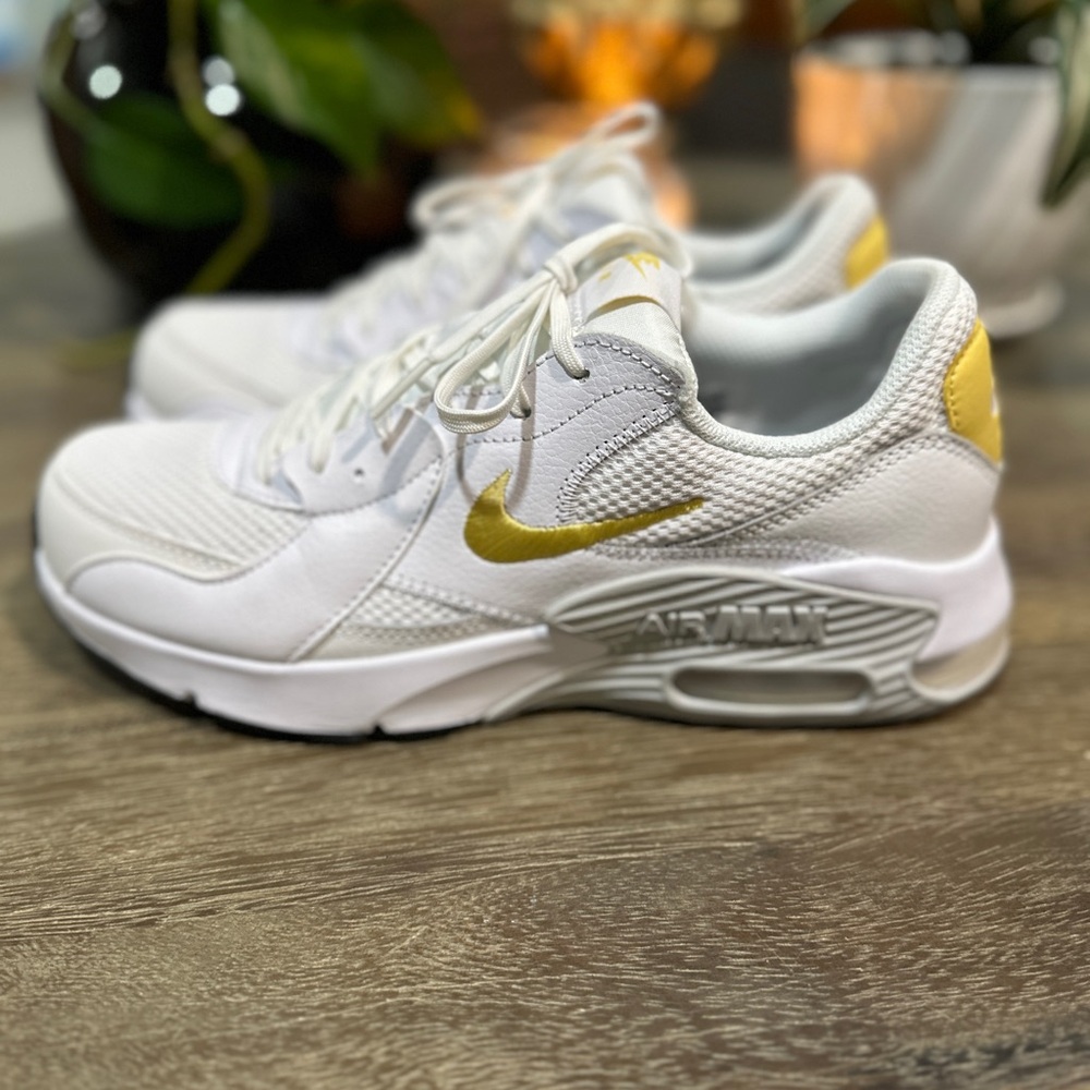 Like New Nike Air Max Excee Sz 9.5 women’s